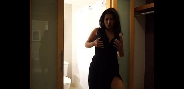  Desi Bhabi reveals her nude body - Maya